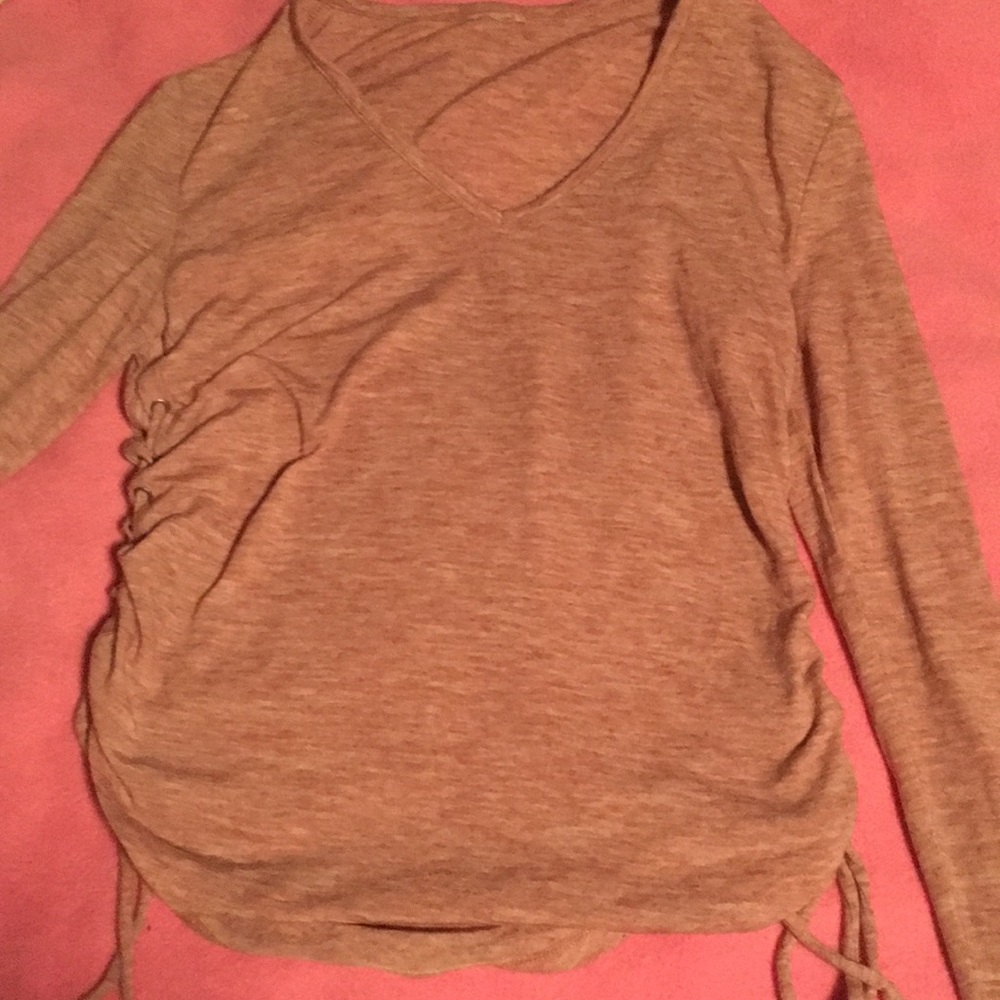 V-neck long sleeve shirt